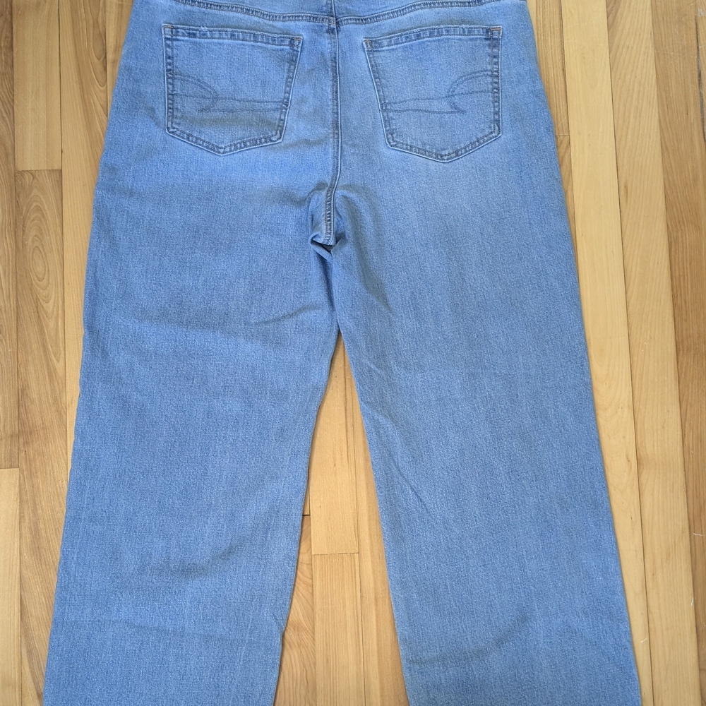 American Eagle Outfitters Light Blue Straight Leg Jeans - Picture 11 of 13